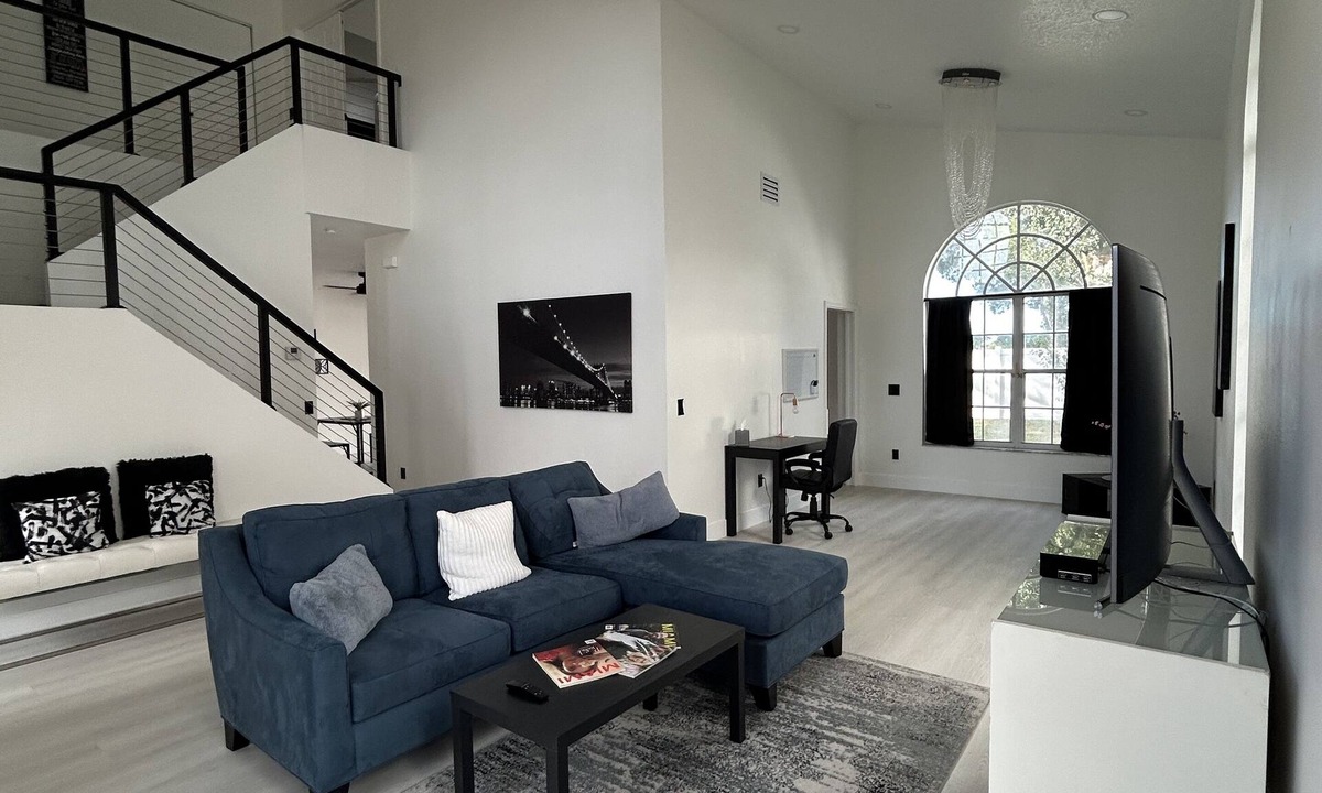 Boca Raton House | Very cozy and family place with a Lake view .