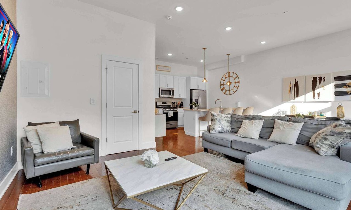 Northern Liberties Apartment | Vibrant 3BR Sleeps 8 | near Liberty Bell in Philly