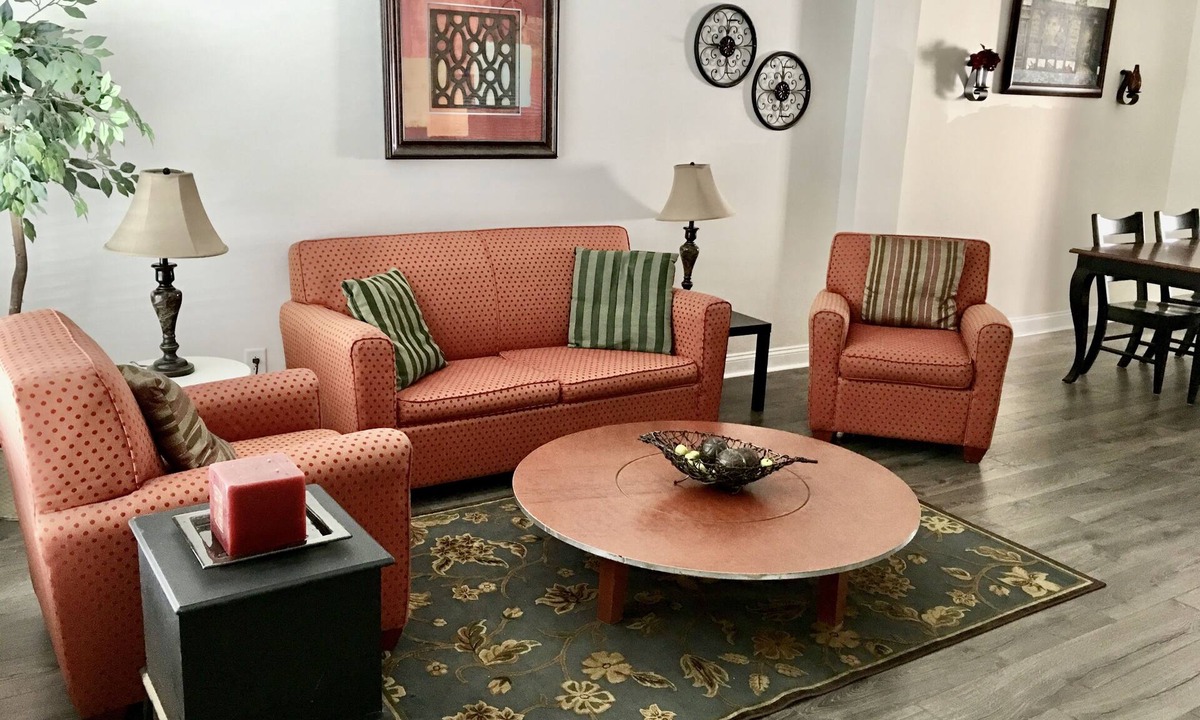 Wesley Heights House | Vibrant Modern Townhouse In Historic Area - Uptown