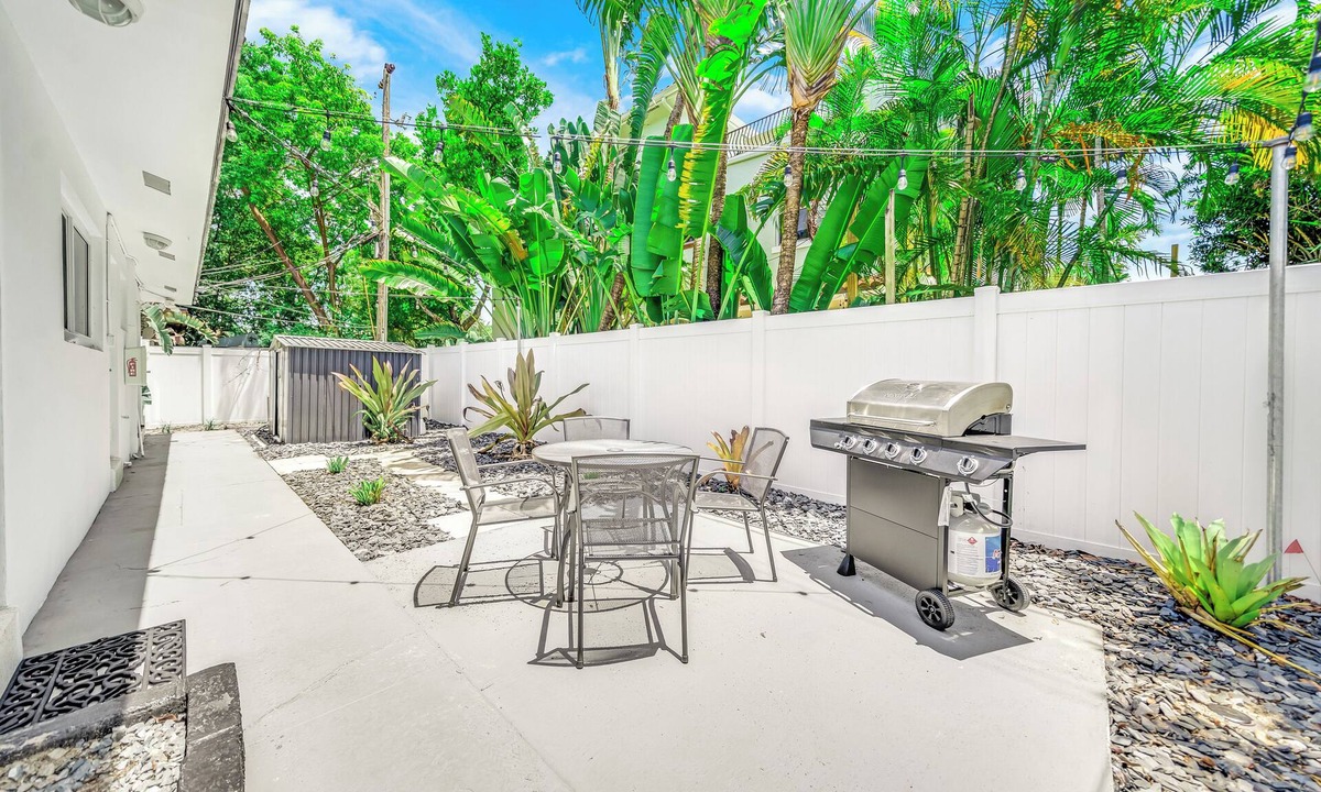 Victoria Park Apartment | Victoria Park Gem! 1 Mile to Las Olas & Beach!