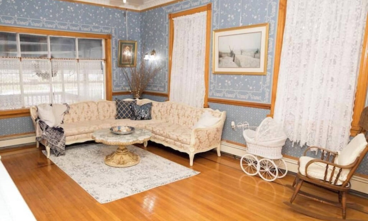 Beach Haven Apartment | Victorian Beachside Apartment
