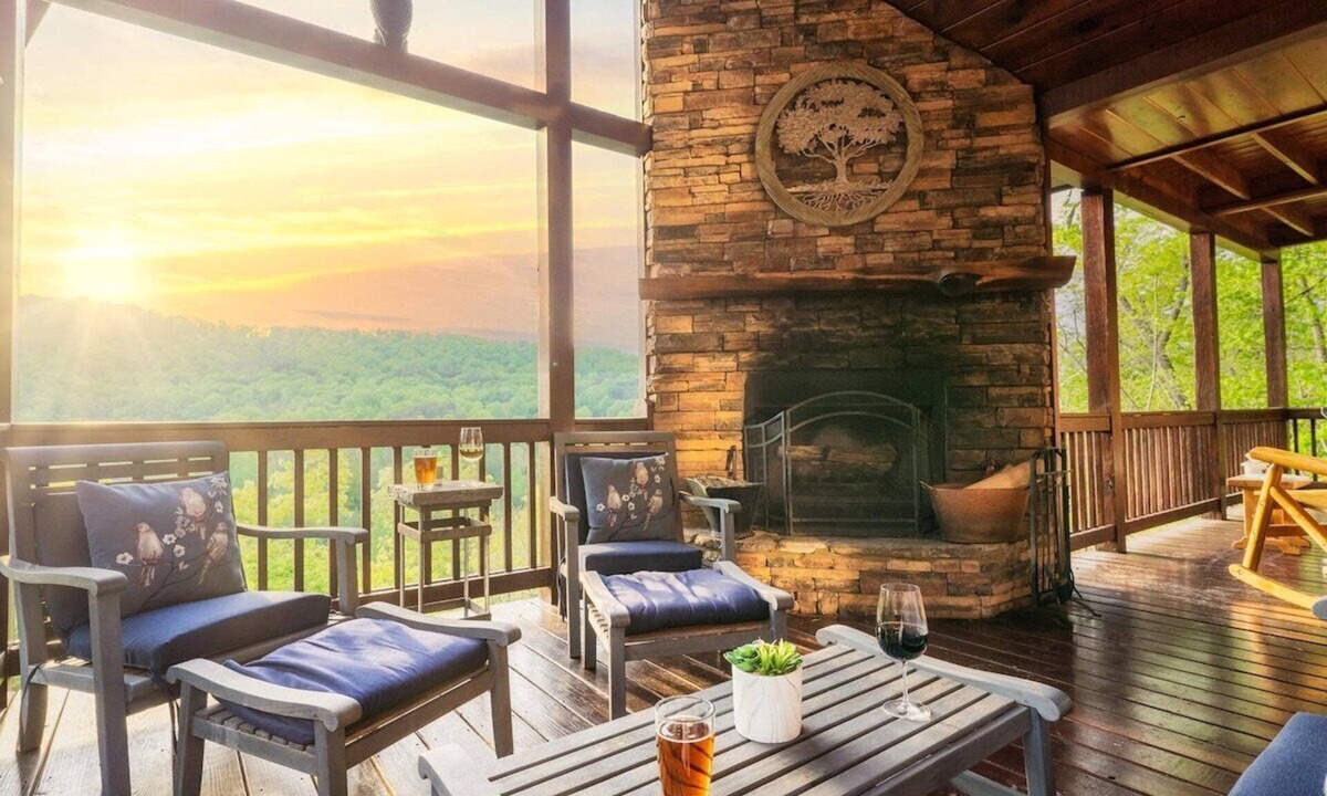 Blue Ridge Ski Chalet | Views | Game Room | Hot Tub | EV Charger | Convenient Location Downtown/Aska