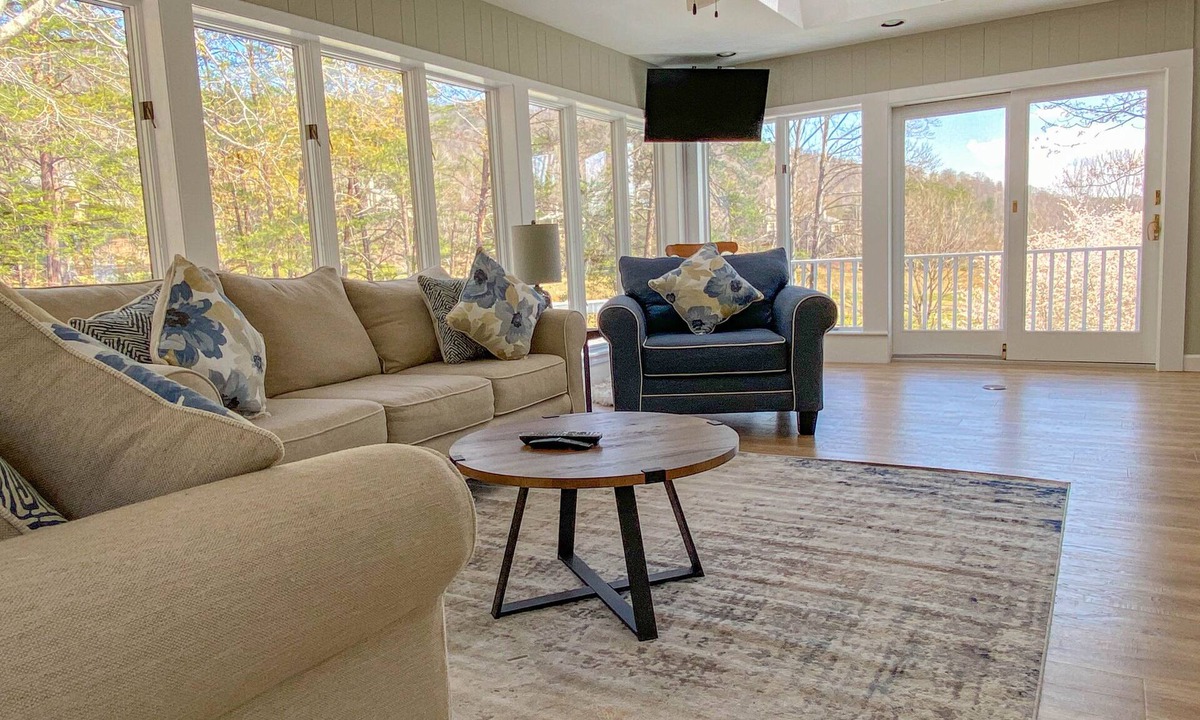 Lake Lure House | ★Views★Golf Cart Included★Behind Resort Gate★Member Areas Included