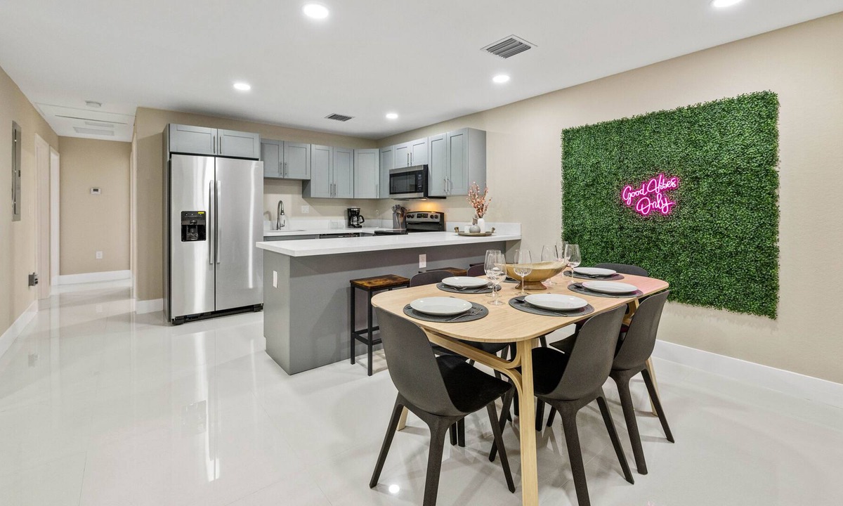 Liberty City House | Villa Aqua | Miami Wynwood House