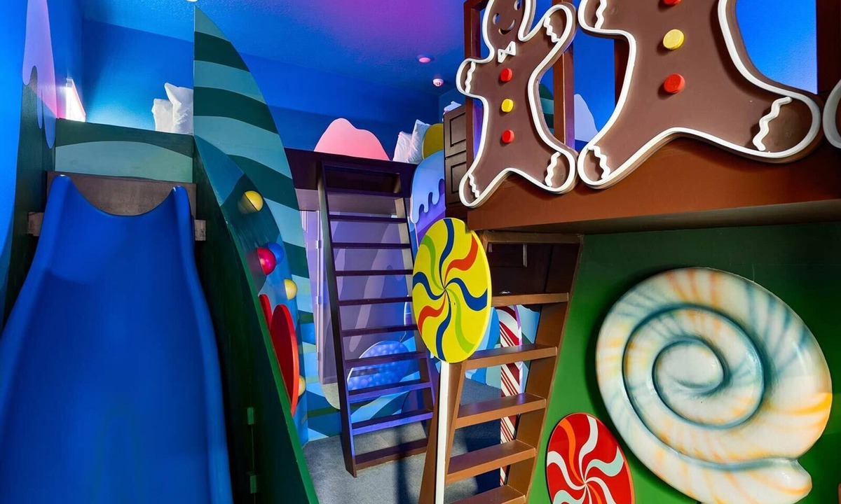 Loughman House | Villa by Villatel | Music Studio, Candy Theme BR, Arcade, Gym, Pool, Near Disney