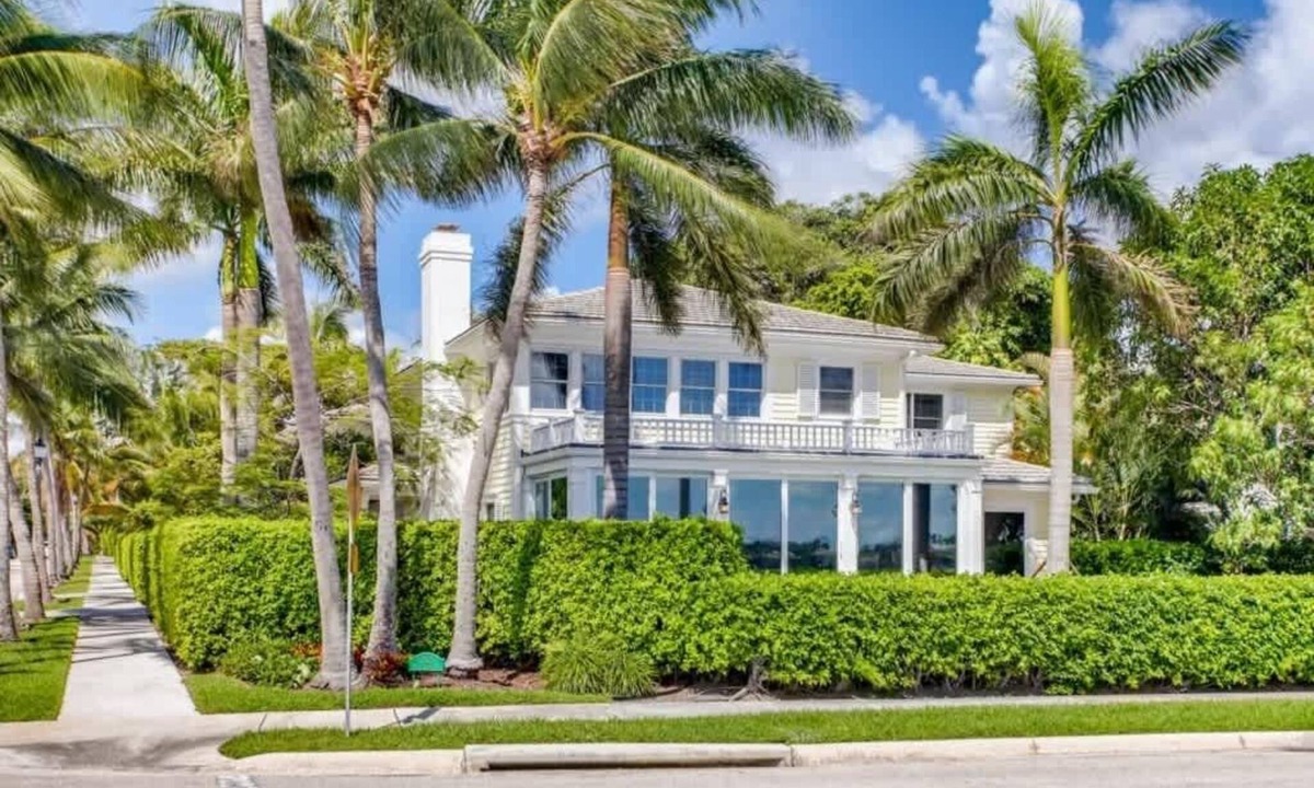 West Palm Beach House | Villa Dolce Vita - Luxuriate in Sweeping Intracoastal Views of Palm Beach