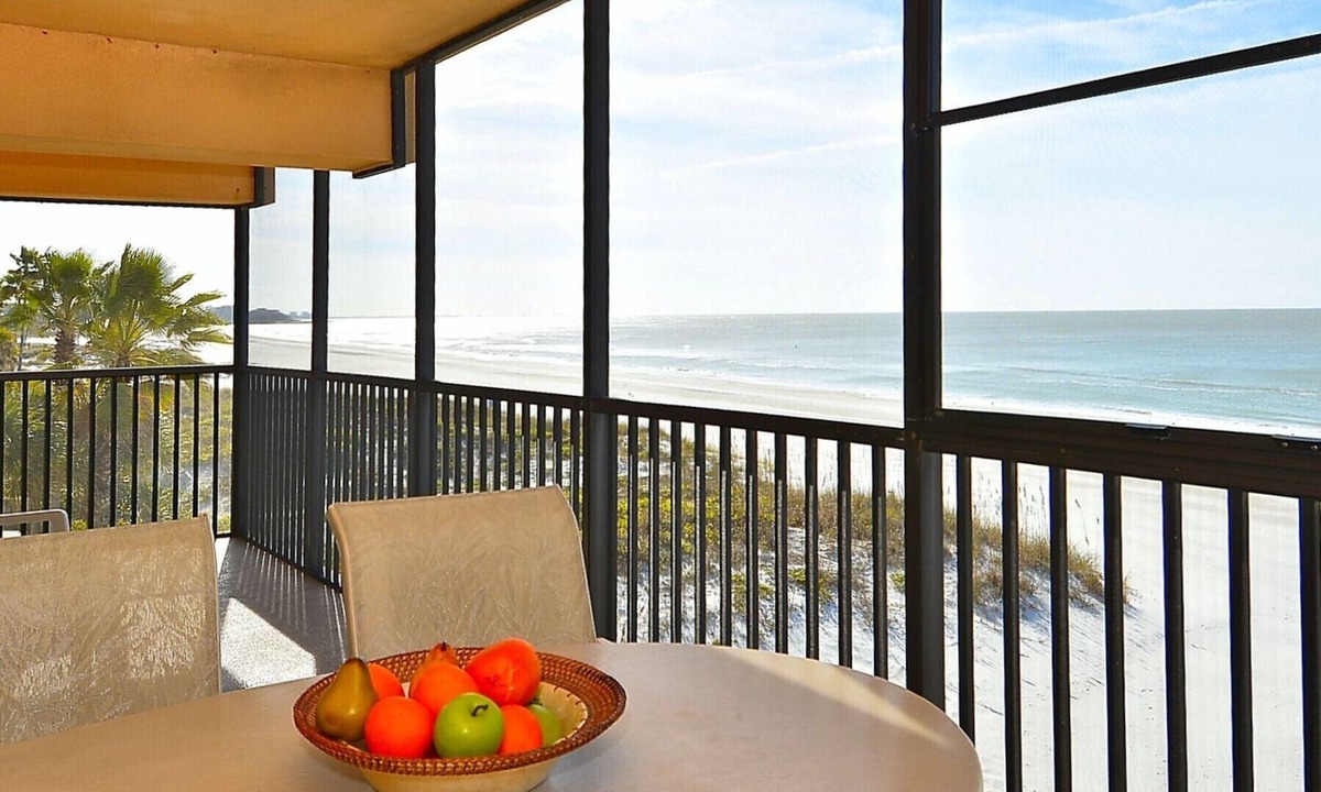 Madeira Beach Condo | Villa Madeira 301 South corner with huge wrap around balcony, simply amazing!