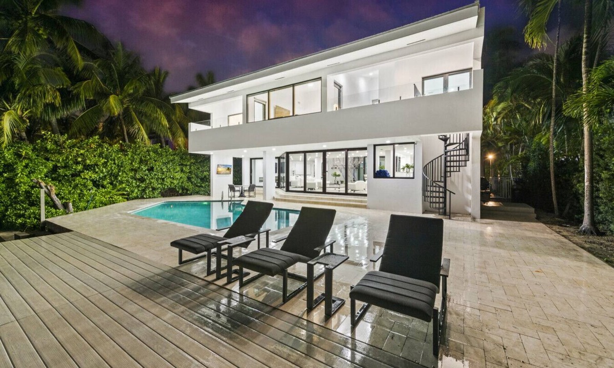 North Bay Village House | Villa Malia Waterfront with Dock