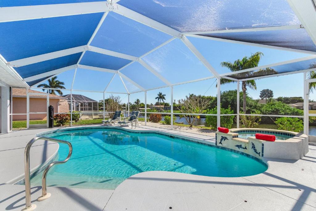 Caloosahatchee House | Villa Porpoise of Life - Cape Coral - Roelens Vacations