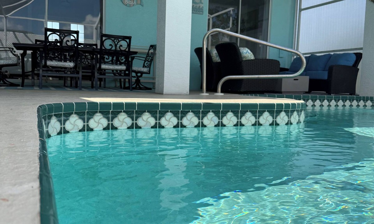 Harris House | Villa Sunshine: Elegant & Modern 4BR Pool House