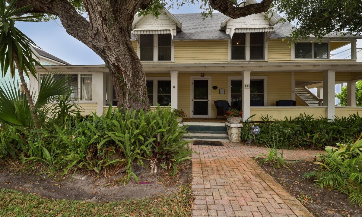 New Smyrna Beach House | Vintage Coastal Retreat: 2BR Home Near Flagler Ave & Beach
