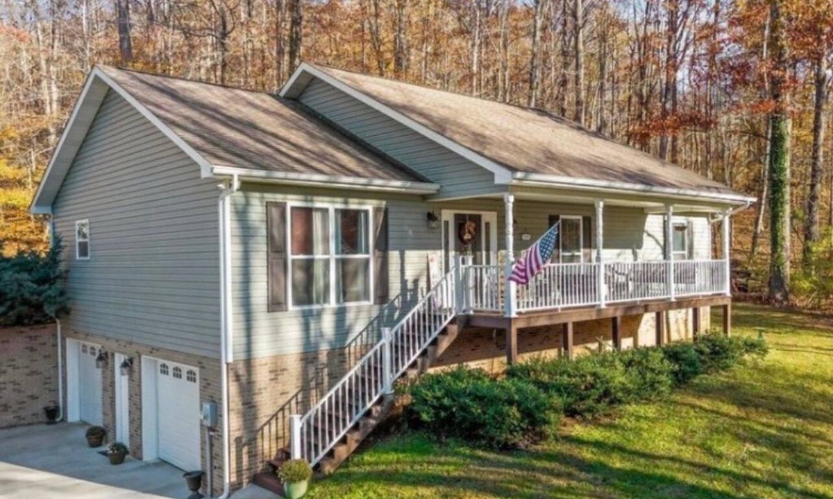 Andersonville House | WAKE HOUSE, Your Ideal Lake Getaway!