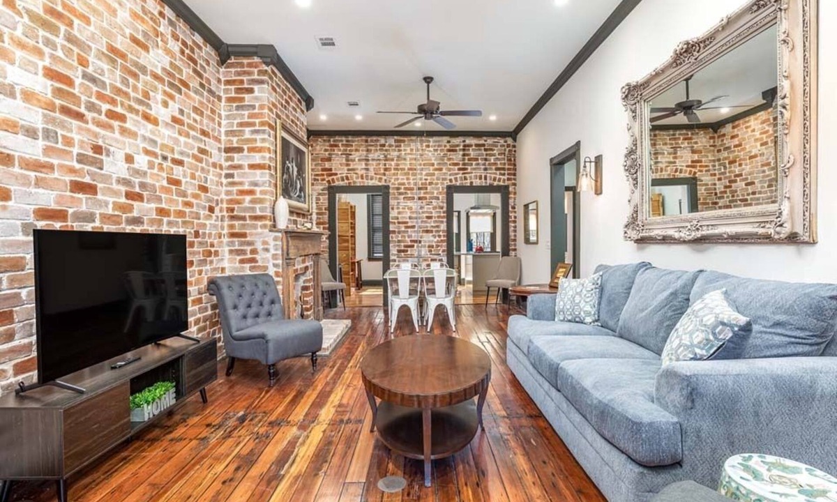 Savannah Victorian District House | Waldburg Manor | Pet Friendly, Historic Savannah!