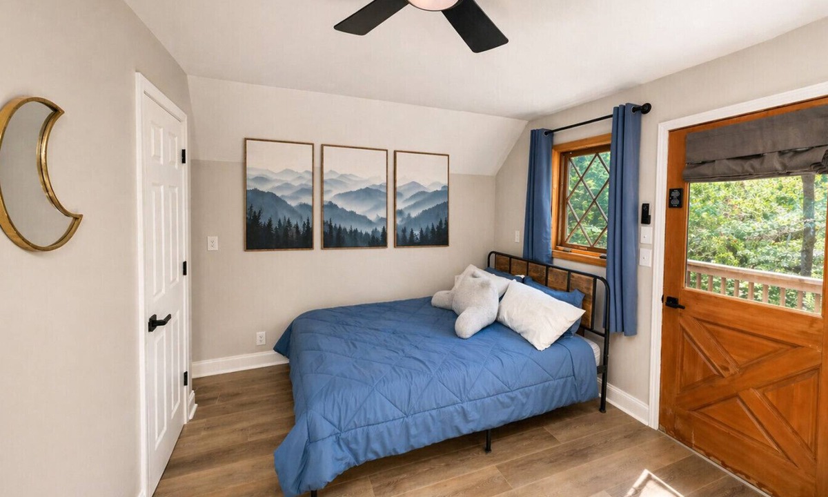 Helen House | Walk 2 Helen, Spacious Cabin for 12|Pet
