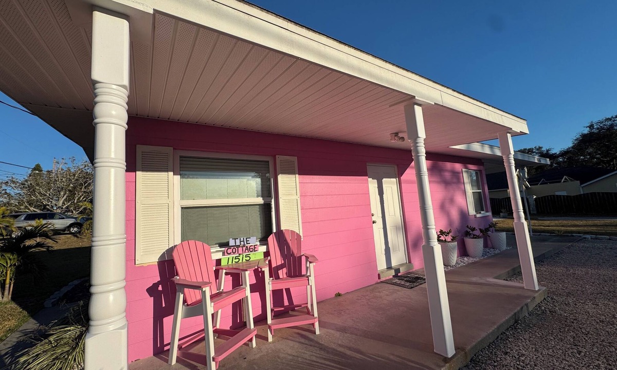 Largo House | Walk to Beach, restaurants and shops “The Cottage”