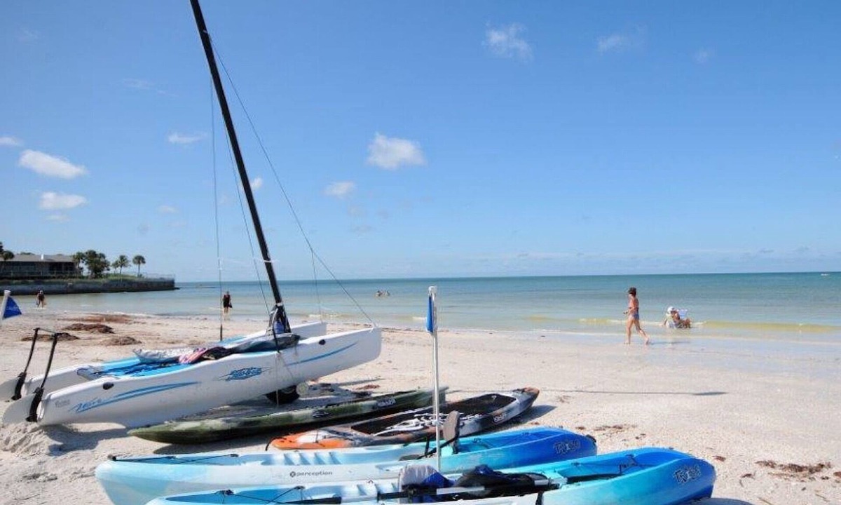 Siesta Key Condo | Walk To Crescent Beach, Updated Sea Winds Condo with Patio