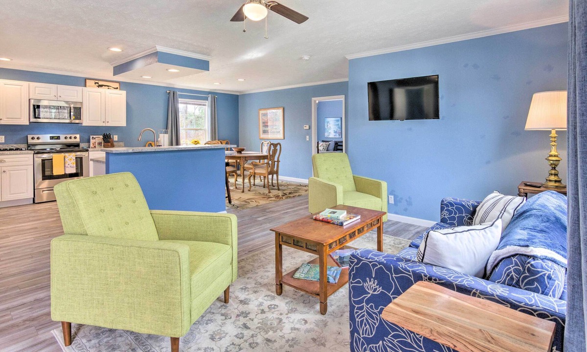 Tuxedo House | Walk to Lake Summit! Mountain-View Zirconia Home