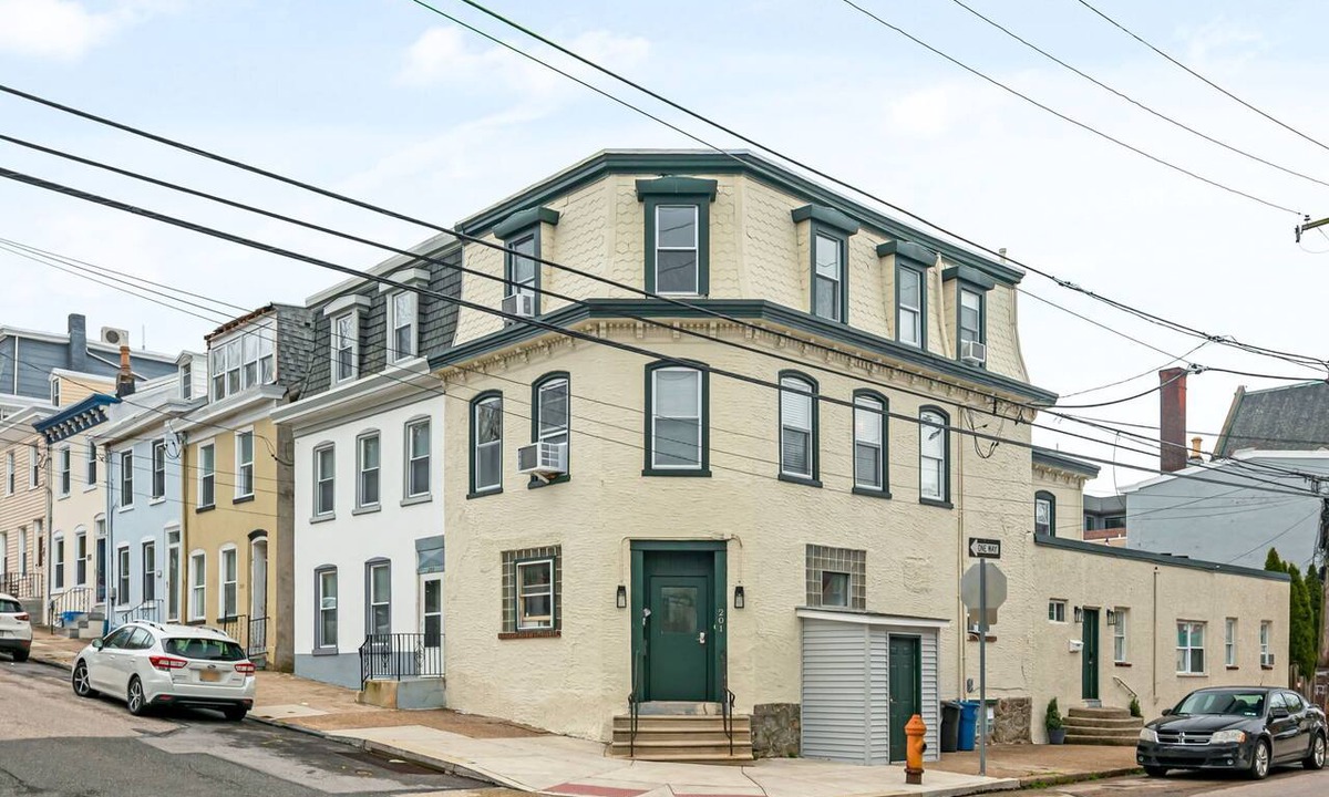 Roxborough-Manayunk Apartment | Walk to Main St! Spacious 2BR Bi-Level Sleeps 8