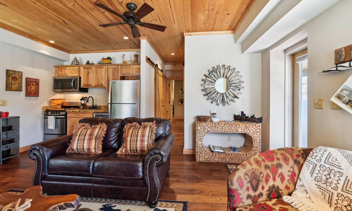 Blowing Rock Cabin | Walk to Main Street - Cozy Fireplace - Prime Blowing Rock Location “Bull”
