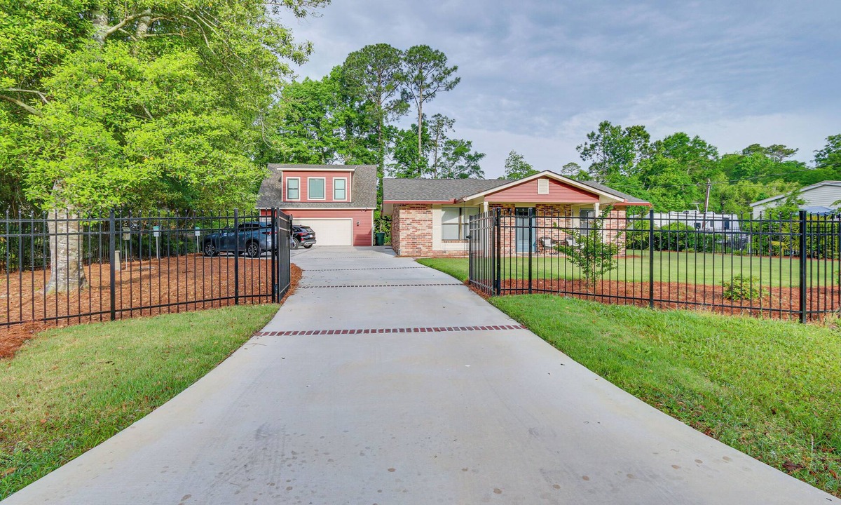 Bluffton Cottage | Walk to Restaurants: Bluffton Retreat w/Patio