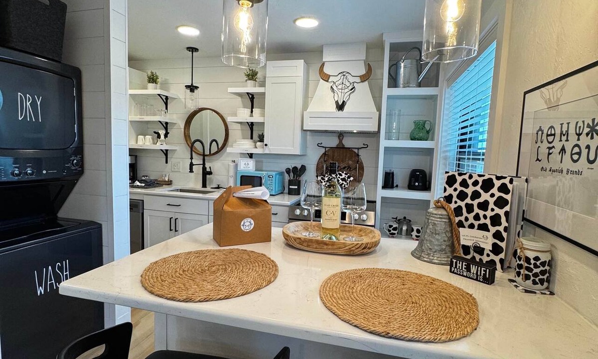 Fort Myers River District Apartment | Walk to River District Eats/Shops! Cozy Vibes, Short Drive to Beaches.