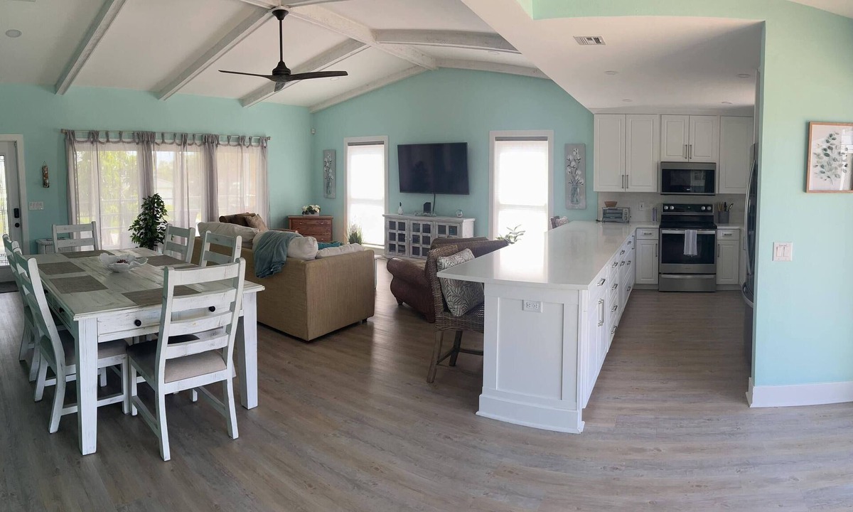 The Dunes House | Walk to the Beach. Just Renovated. Well Stocked! Serenity and Shelling Oasis.