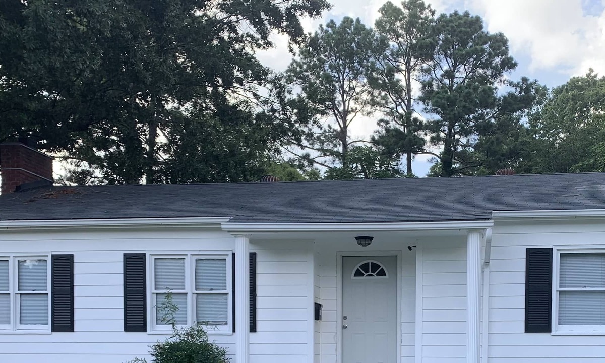 Monroe House | Walk to Vineyard, Single level home, Large yard, No pet fee
