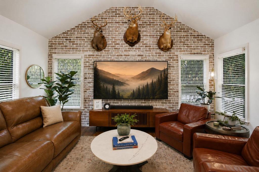 Piedmont Heights House | Walkable Atlanta Stay BeltLine Piedmont Park