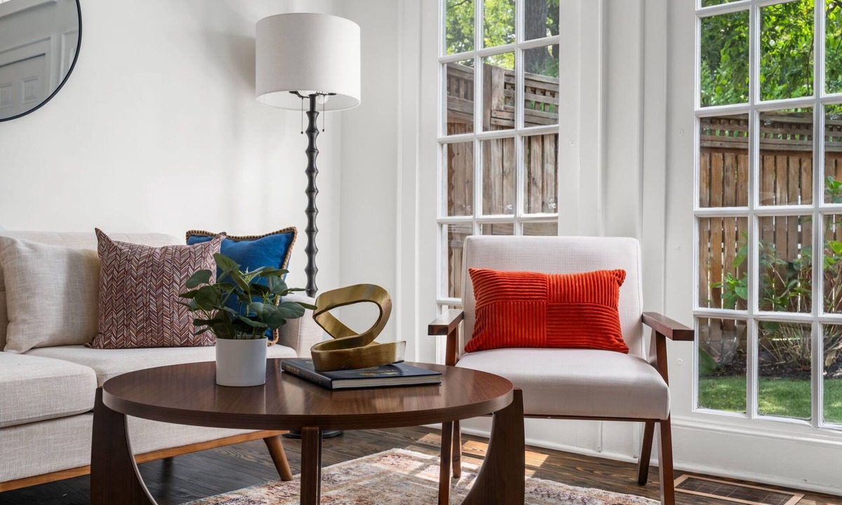 East Side House | Walkable Grant Park 1920s home with King Bed