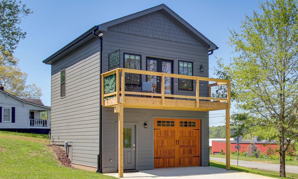 Ball Ground House | Walkable North Georgia Hideaway! Modern Suite