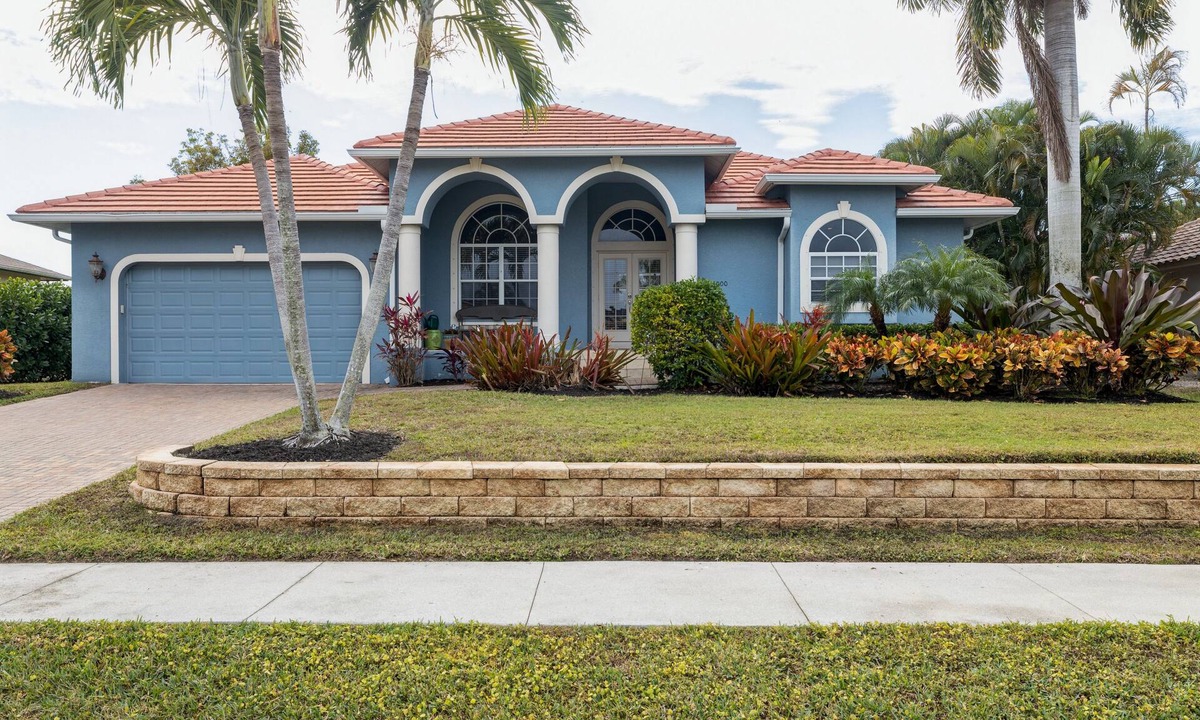 Marco Island House | Walking distance to “Best of Marco”