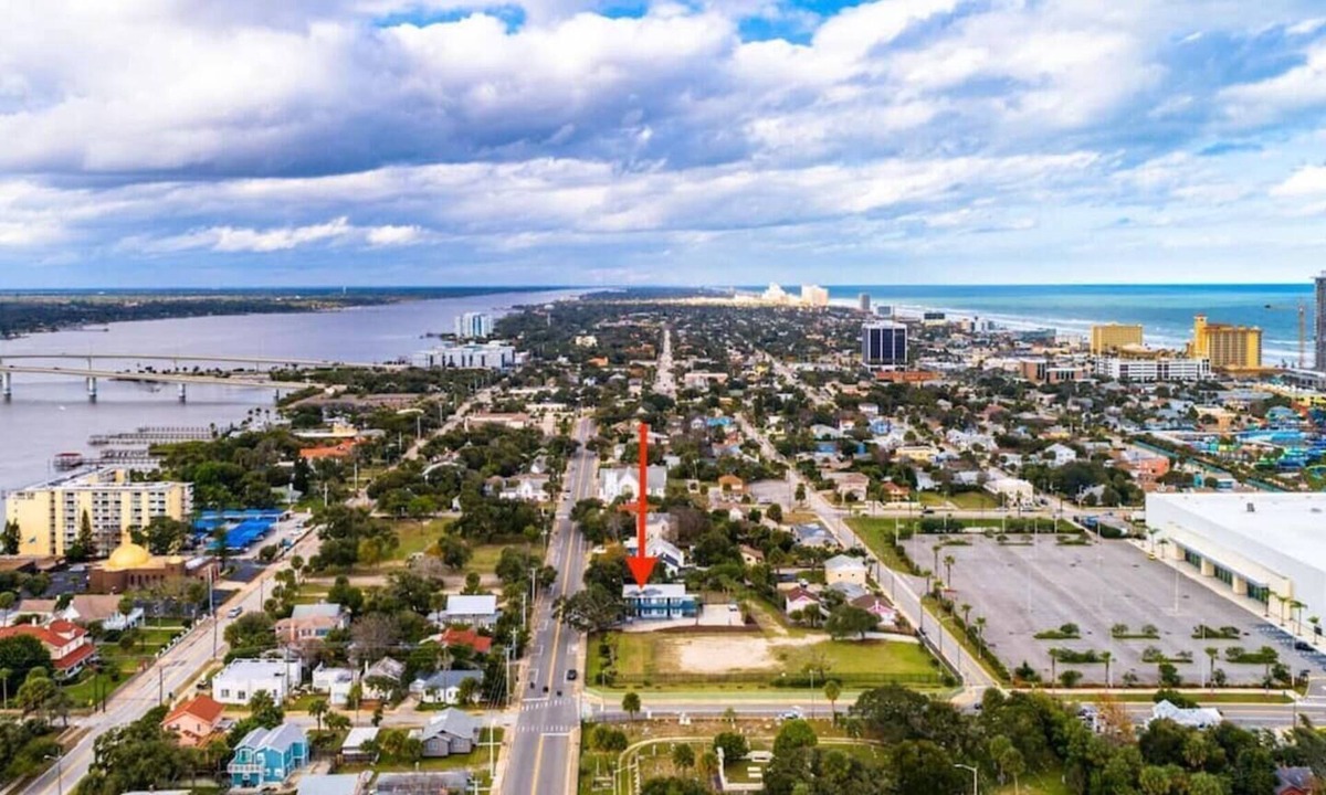 Smith's Memento Apartment | Walking distance to Daytona Beach & Ocean Center