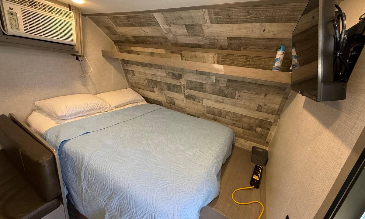 Dayton House | Warm and Cozy Deers Den RV Camper