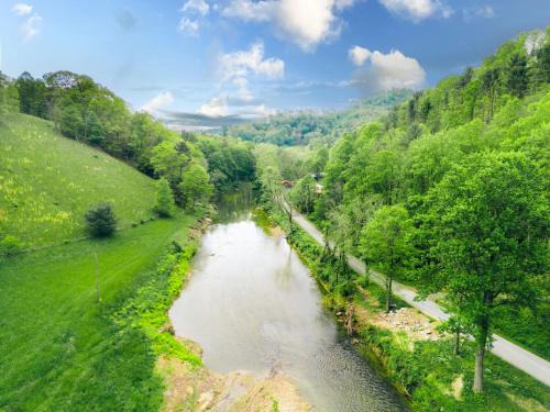 Sugar Grove House | Watauga River Retreat