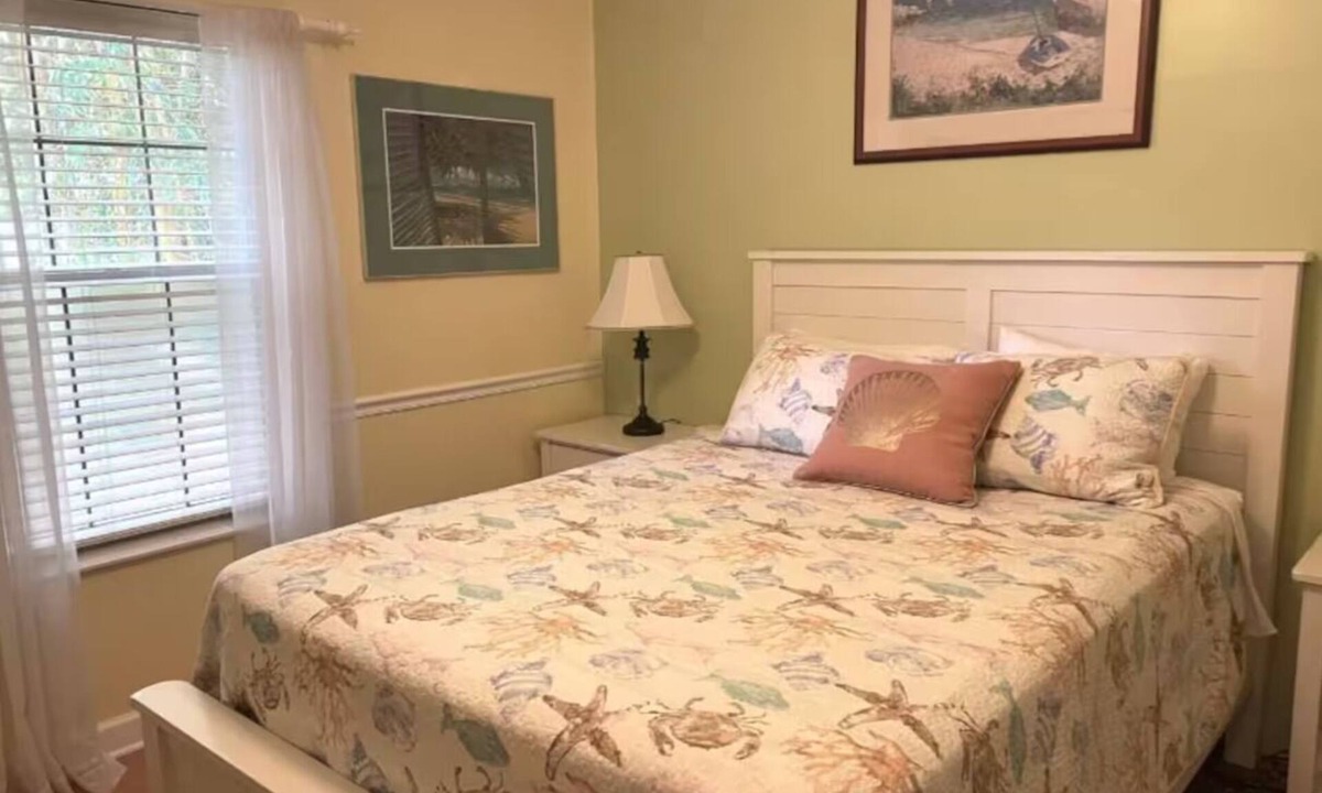 Bayview Apartment | Watch the sailboats and boats come and go from Casa Marina