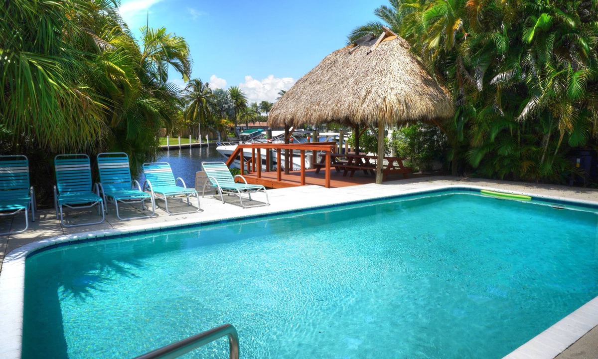 East Fort Lauderdale House | Waterfront-Semi-Detached home, salt water pool, walk to the beach & Center