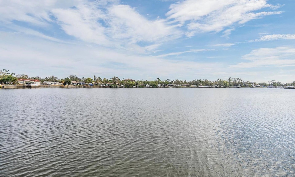 Coquina Key Apartment | WATERFRONT 2bd/1ba Apartment w/Kayaks