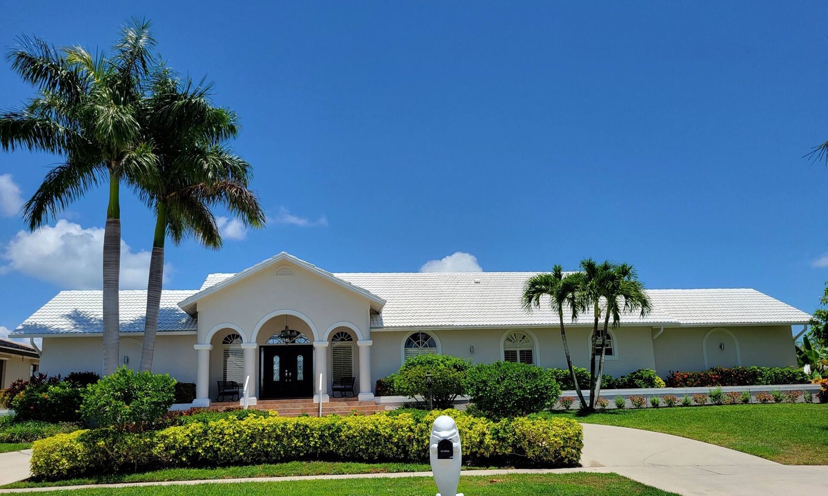 Marco Island House | Waterfront, 3 blocks to Tigertail Beach, Heated Pool.