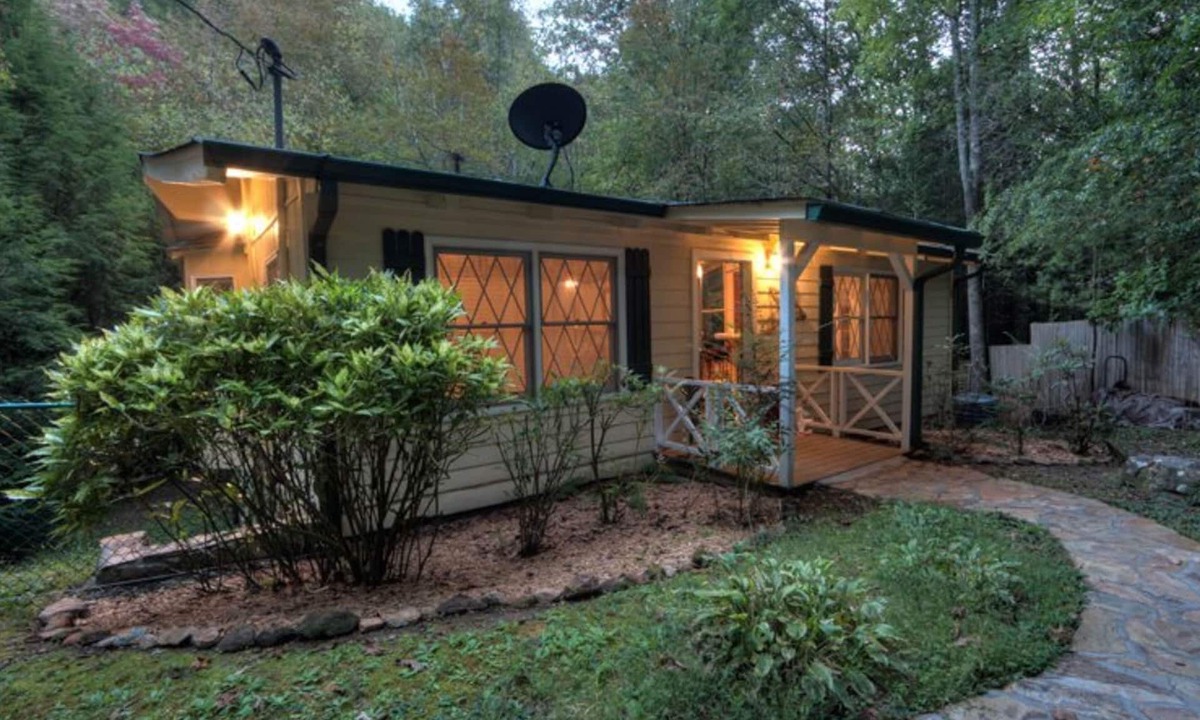 Cashes Valley Cabin | Waterfront cabin in a peaceful location w/private hot tub - dog-friendly