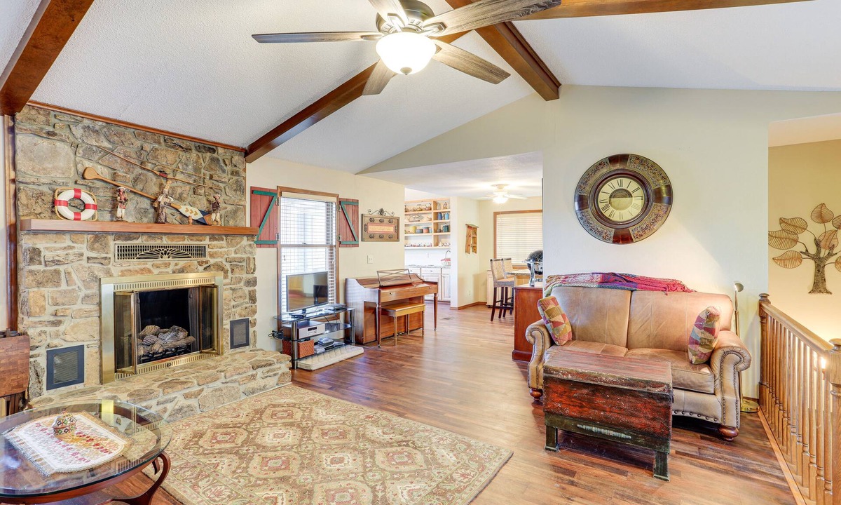 Cherokee Village House | Waterfront Cherokee Village Home w/Private Dock!