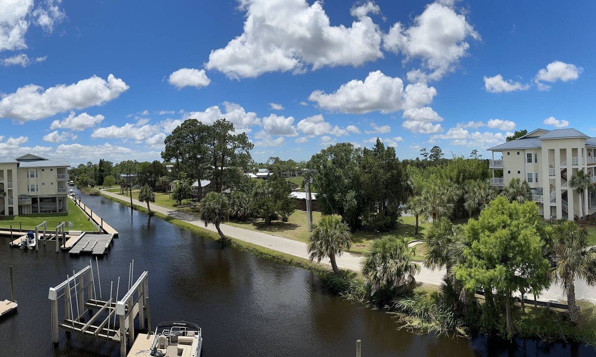 Suwannee Condo | Waterfront Condo in Suwannee, Florida with private dedicated boat slip