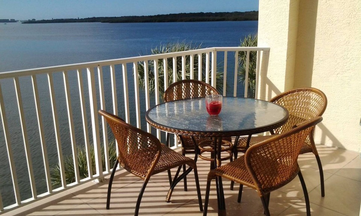 St. Petersburg - Clearwater Condo | Waterfront condo with private balcony. Sun All Day!