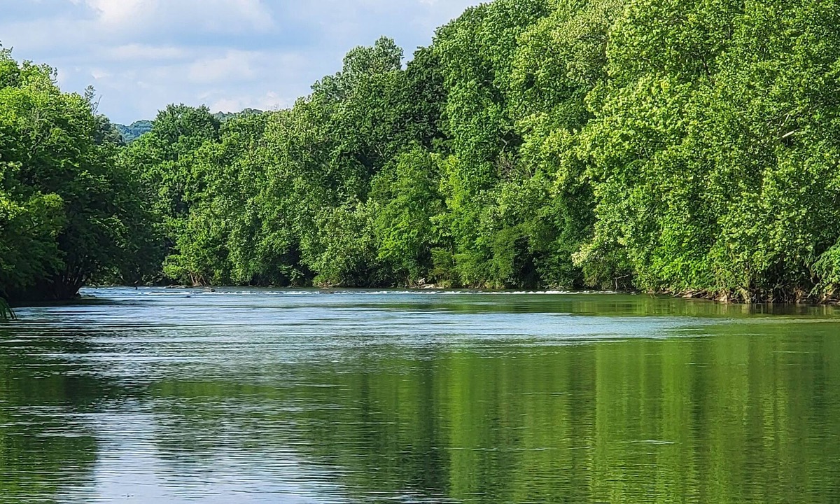 Greene County Cabin | Waterfront couples getaway
