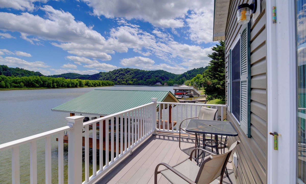 Draper Apartment | Waterfront Deck w/Mtn View! Claytor Lake Retreat