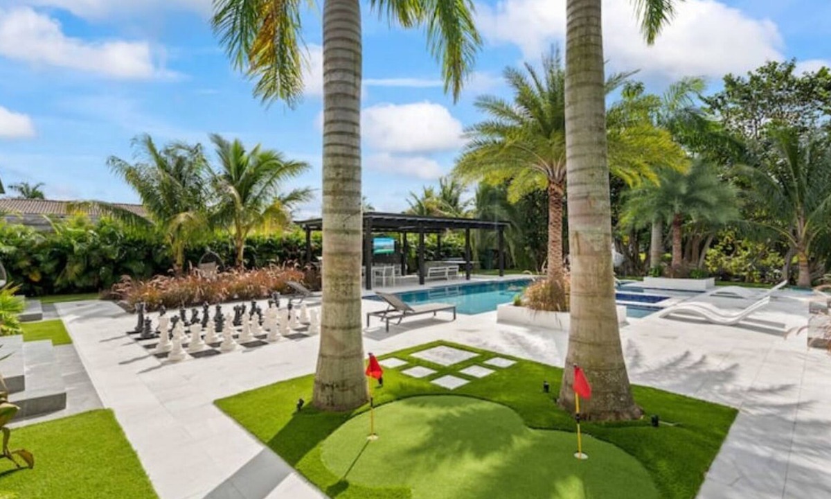 Golden Glades Villa | Waterfront Estate 7BR Heated pool Spa BBQ Basketball