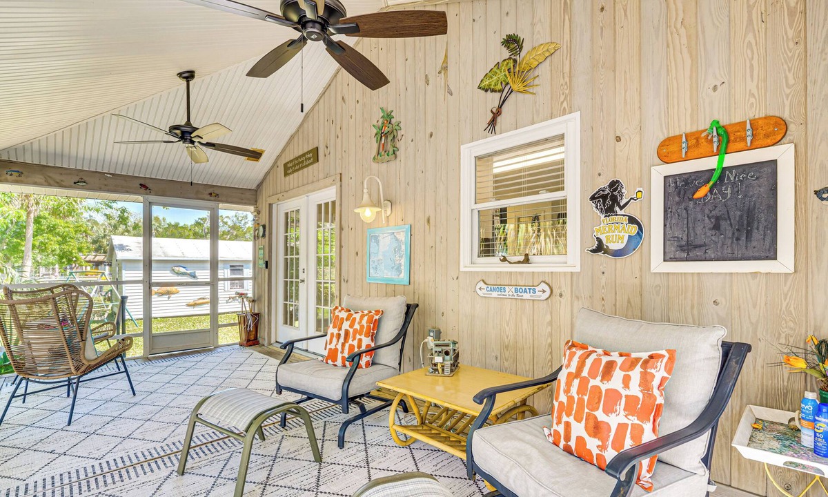 Weeki Wachee Gardens House | Waterfront Florida Abode w/Deck, Grill & Fire Pit