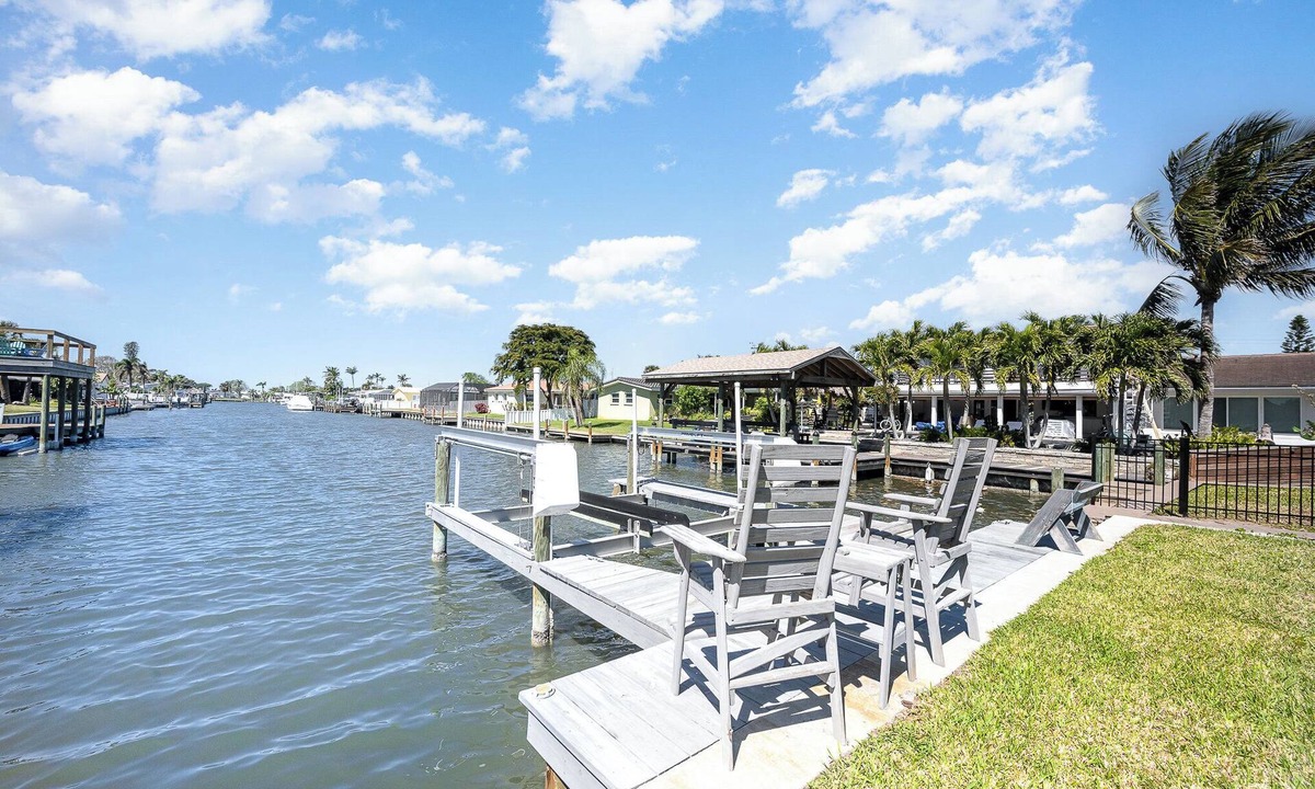 Venetian Way House | Waterfront Gem Stunning Sunsets & Wildlife Views Boat Dock Mins to Beach