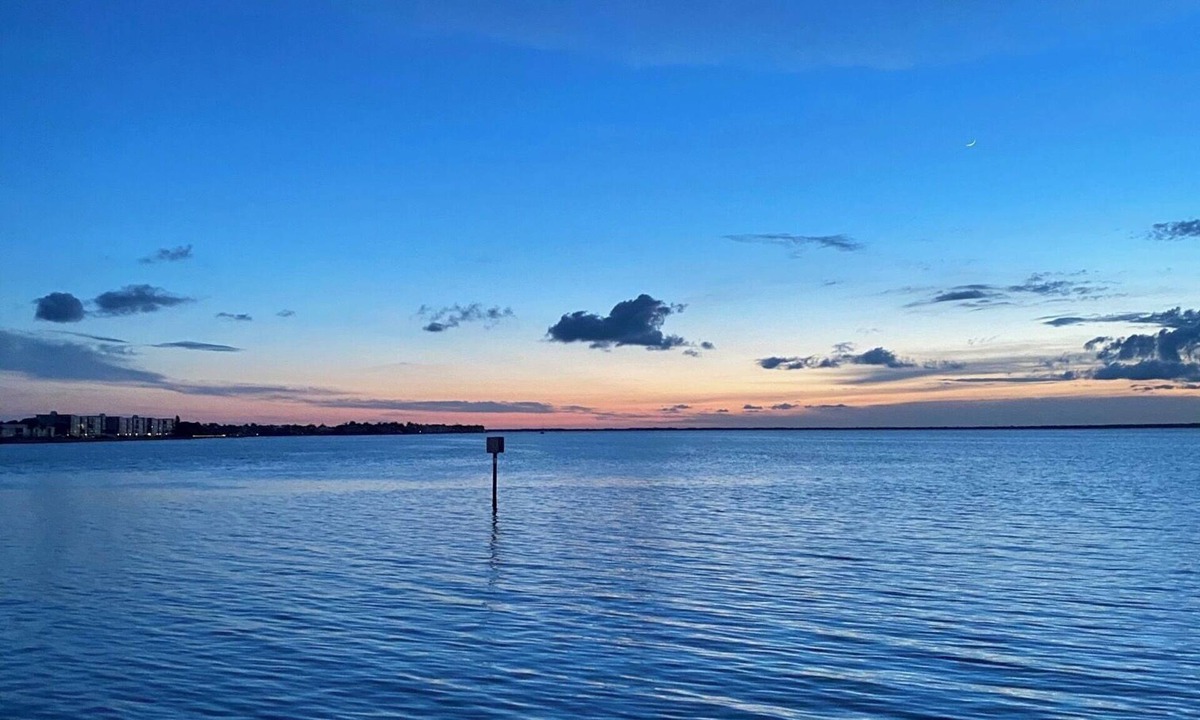 Edgewater House | Waterfront Getaway in Charming Beach Town!