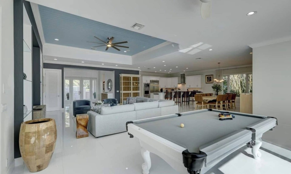 17th Street Causeway House | Waterfront ~ Heated Pool ~ Dock ~ Kayaks ~ Bikes
