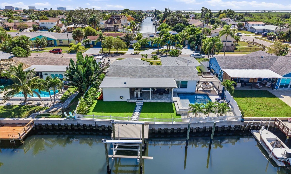 Bay Crest Park House | Waterfront~Heated Pool~Home Gym~Fire Pit